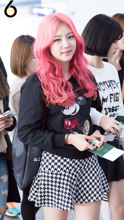 laboumdaily:141014 Departure From Incheon AirportCR:LABOUM6Do Not Edit