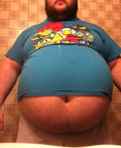 noobbear73:  This shirt used to fit…. It must have shrunk in the wash. That or I’m so gluttonous I cant see it. Let’s eat!