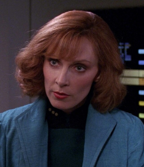 skyblep:dr crusher’s short hair from early s3 appreciation post