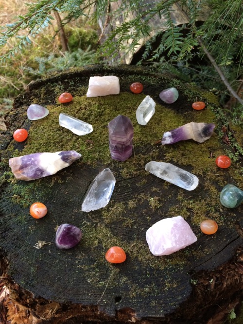 stellarkinks:Riverside crystal grid for silencing mental chatter and allowing space for love, joy, a