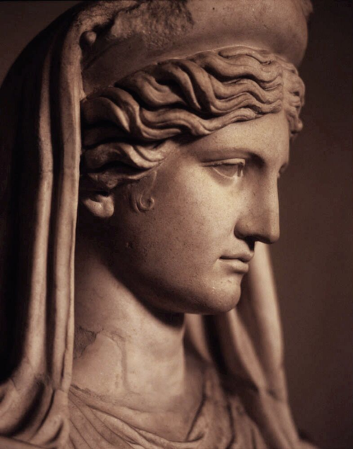 marmarinos:Detail of the Ludovisi Demeter, a 2nd century CE Roman copy of a Greek original that woul