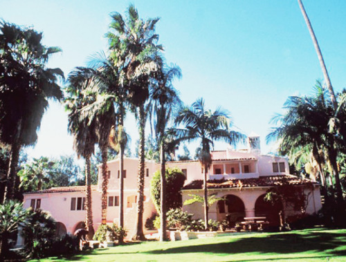 hollywoodlady:  Jayne Mansfield’s Pink Palace  In November 1957, shortly before her marriage t