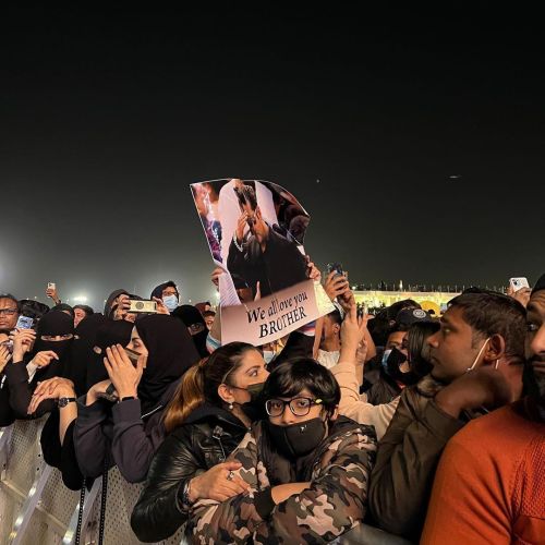 ★ Crowd at #DaBanggTourRiyadh We Love You Brother Poster of Salman Khan in their hand