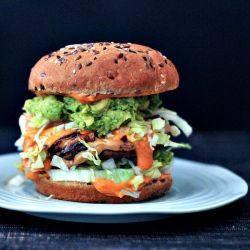 vegan-yums:    Spicy Peanut Butter Burger – a unique and surprisingly delicious combination! Peanut butter and a spicy kimchi sauce pair well with your favorite burger / Recipe