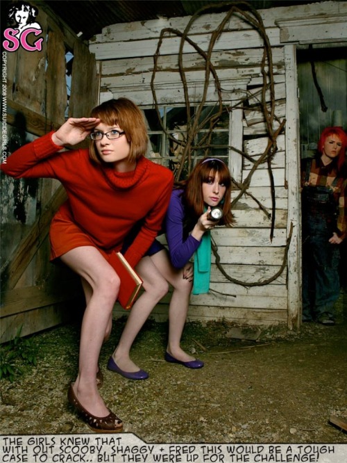 geekandgamerchicks:  Keely & Elsie Suicide as Daphne and Velma  