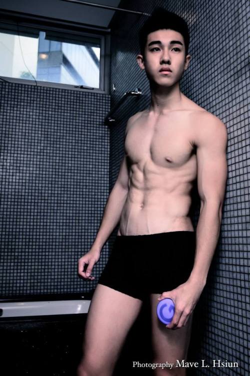 merlionboys:  One hot major eye candy from Mister Singapore 2013 - Ian Chua! Who doesn’t like a good looking boyish dude with a hot bod like his? Thick and nice brows too. Very my type! =p http://merlionboys.tumblr.com/ 