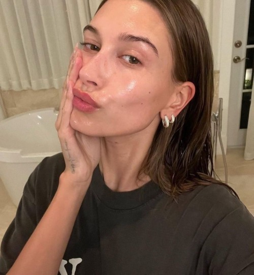 Hailey Bieber . Out-andabout