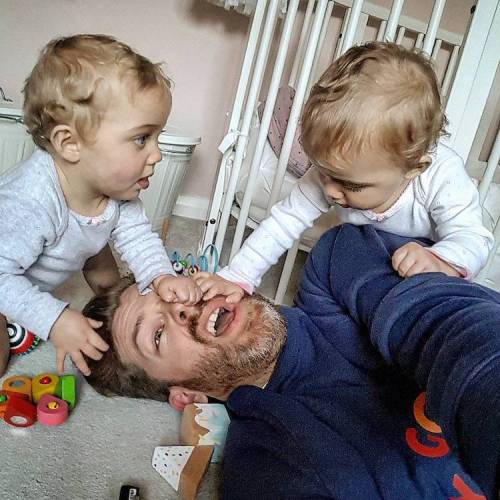 mymodernmet:Dad of Four Young Daughters Captures Hilariously Honest Acts of Parenting