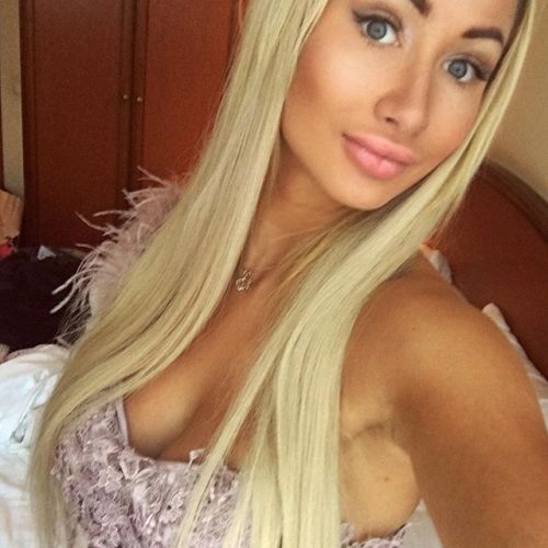 naughtyfuckdolls:  filthydigitalslutz:  MODELLING IS GOOD, PORN IS BETTER Click HERE for MORE Lara Onyx - Legal Porno   I love making porn