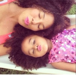yeahsexyweaves:  Natural mom and daughter