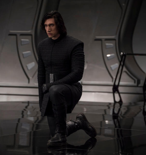 sleemo:Kylo Ren in Snoke’s throne room from Star Wars: The Last Jedi.