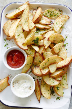 verticalfood:  Garlic Wedge Fries