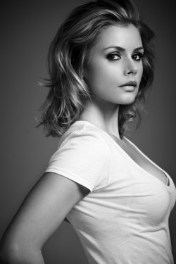 therandombeauty:  Brianna Brown