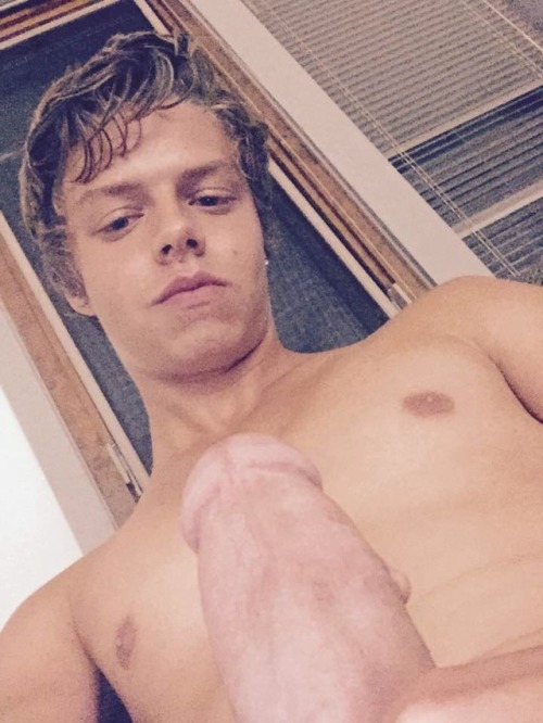 str8boysworld:   All STRAGHT Boys. ALL DAY😏😏😏  👅More STRAIGHT BOYS WORLD Here!👅 Follow!💦