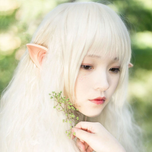 nigheagnah-ath: imjustacomet:  cernunnos-helheim:  mymodernmet:  Elf Earbuds Transform Music Lovers Into Fantastical Characters When Worn  @androgynouswraith @silverswirl @krycca  “Legolas, what do your elf ears hear?” “Nicki Minaj.”   @shadowspoken