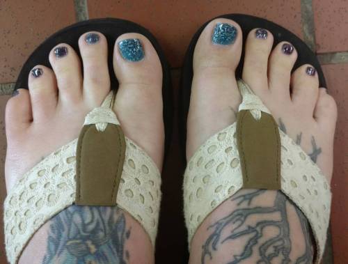 pixiefeetish: Trying to decide if I like this color. It’s “mood” changing. Basically, when it’s cold