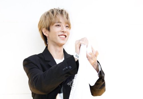 hollandvvvdaily: HOLLAND_vvv: #Dazed