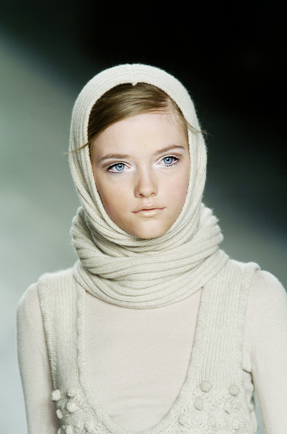 xangeoudemonx:  Vlada Roslyakova at MaxMara Fall 2005.