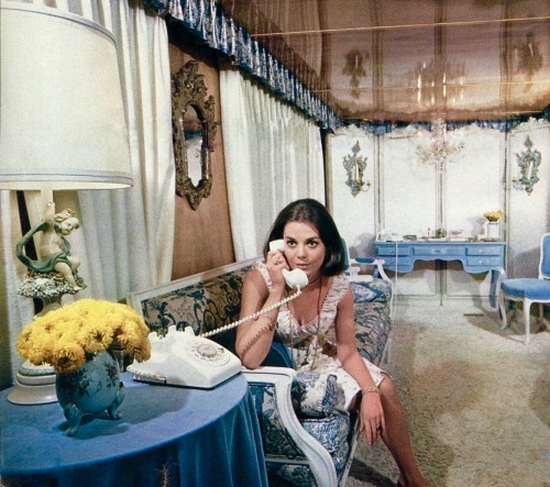 ildiscorotto:  Natalie Wood in Her Trailer, 1966. Photo by Phil Stern