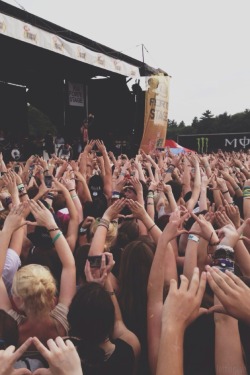 lettinqlive:  Bring me the Horizon/ Mansfield Ma. Vans Warped Tour 