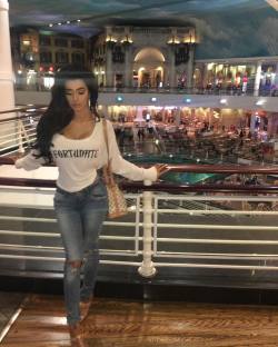 Food and jewellery shopping at #traffordcentre #manchester  Casual outfit :  top @wildfoxcouture  jeans @riverisland  shoes @versace_official  purse @louisvuitton #notspon by chloe.khan