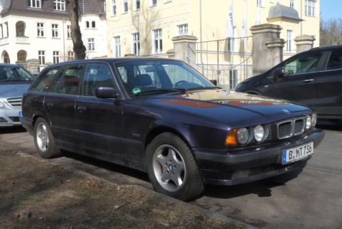 1991 BMW 525i (E34).Sinister Sunday, part XXXIX: Purple Pain. Subtle as they are, E34 station wagon