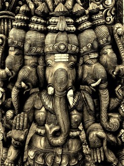 Indiaincredible:   Happy Lord Ganesh Chaturthi   “Vakratunda Mahakaaya Suryakoti