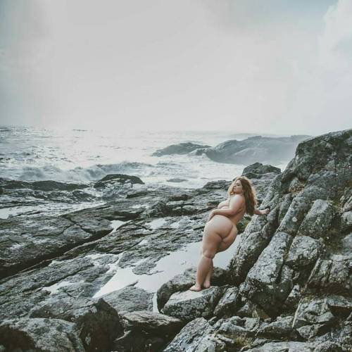 shane-anator: kwmlnaturist: Taking Time Away In A Secluded Rocky Spot. Sexy London