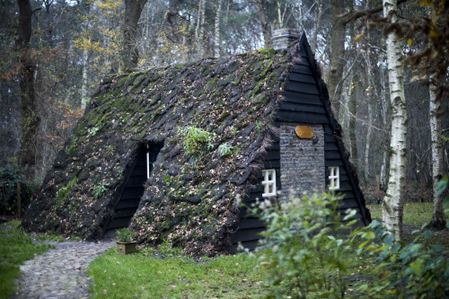 cabinporn:Turf a-frame in Ansen, Netherlands.