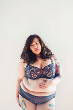 fayedaniels:  Babes with bellies.  