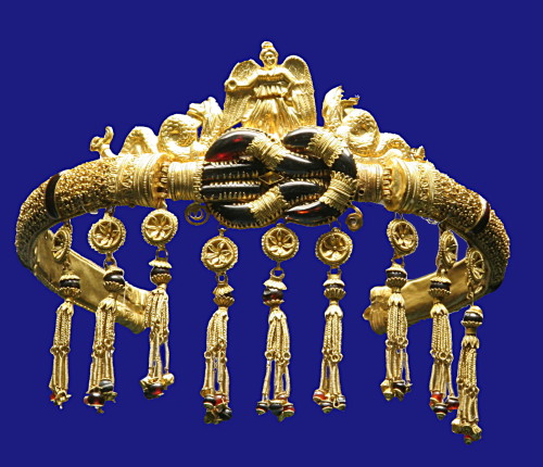 Ancient Greek gold jewelry from the region of Pontika (in present-day Ukraine), formed in a Heracles