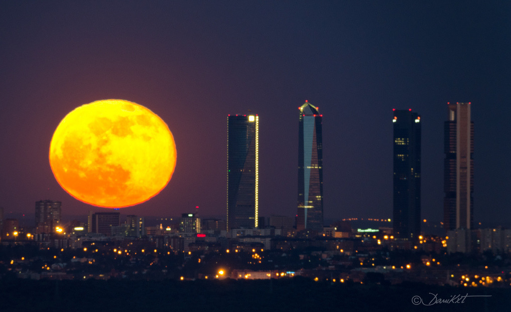 ikenbot:  Moon over Madrid Tower — © Dani Caxete