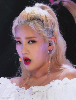 lovemase:(170926) Kim Lip - Girl Front