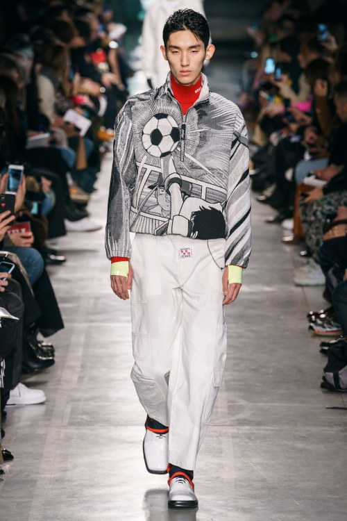 Anime fashion1: Comme des Garcons Spring 2018 ready-to-wear2: Moschino Fall 2020 ready-to-wear 3: Ds