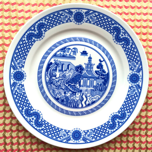 itscolossal:Calamityware: Disastrous Scenarios on Traditional Blue Porcelain Dinner Plates 