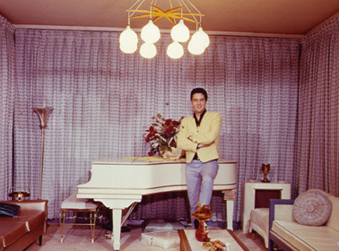 normasjeanes:  Elvis Presley at Graceland 
