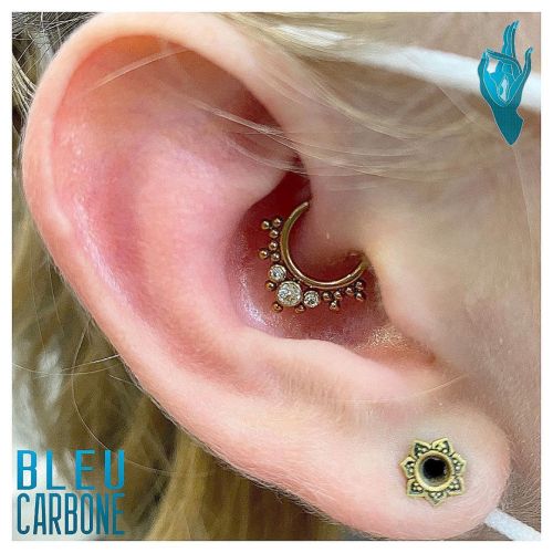 Jewel Upgrade Changement de bijou pour ce daith cicatrisé percé il y’a un moment