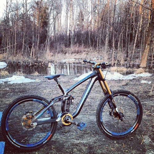 shopsuperbike:  Trek Session carbon + Fox 40 + enve Hi my dear followers.  I have a great idea to ma