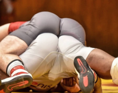 sjcollegeboi:  kensprof:Today On, “Wrestling,