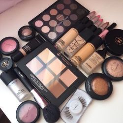 flawlassglam:  http://flawlassglam.tumblr.com