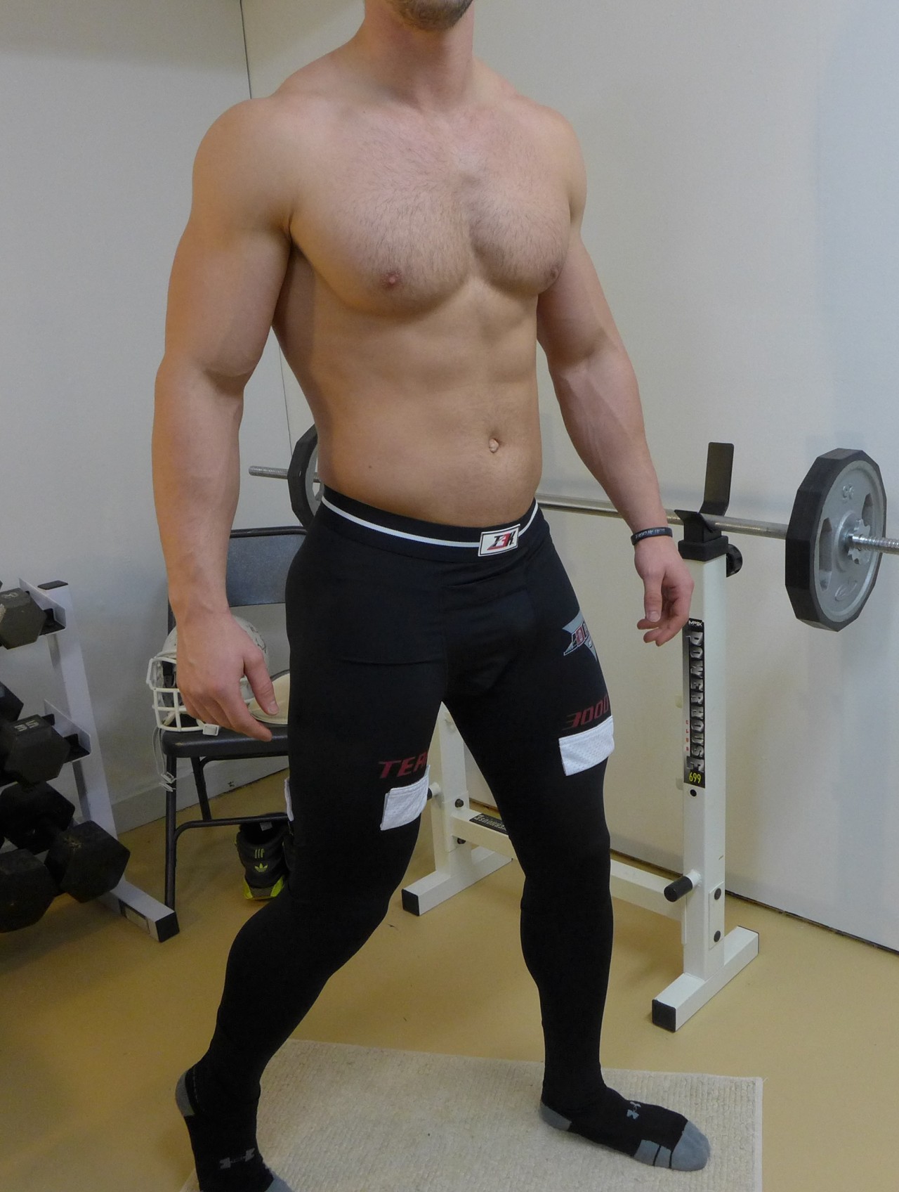musclebuds:  Tight shirts and tight tights? Check them out on ebay. Please reblog