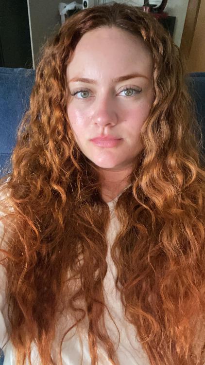 redhead-beauty:  Trying curly hair for a day