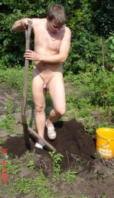 racuminius:  World Naked Gardening Day looms!