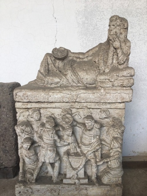 clodiuspulcher: clodiuspulcher: Etruscan sarcophagi featuring the Sacrifice of Iphigenia at the Etru