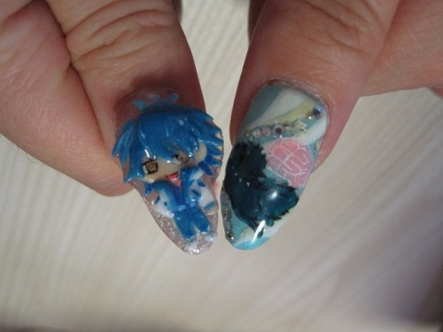 musical-jellyfish:  strawberryd18:  this is so old but i was reminded of it the other day. i think we all need to stop and appreciate this girl’s work because it’s absolutely amazing (by inecchi)  Wowie zowie! Now this is impressive~! 