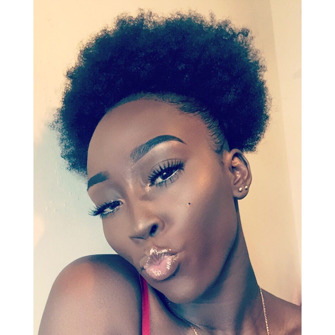 fckyeahprettyafricans:  afrorevolution:  I want to Glo up like her 😍😍😍🍫