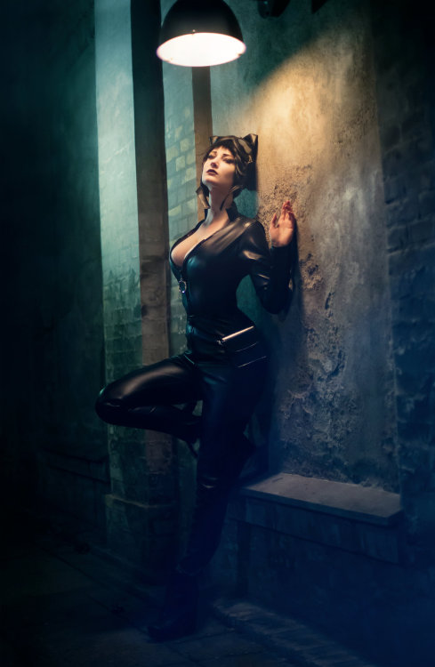 Porn demonsee:  Catwoman by KelevarCosplay    photos