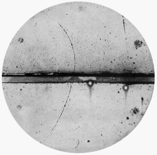garadinervi:Cloud chamber photograph by Carl Anderson, the first positron ever observed, March 15, 1