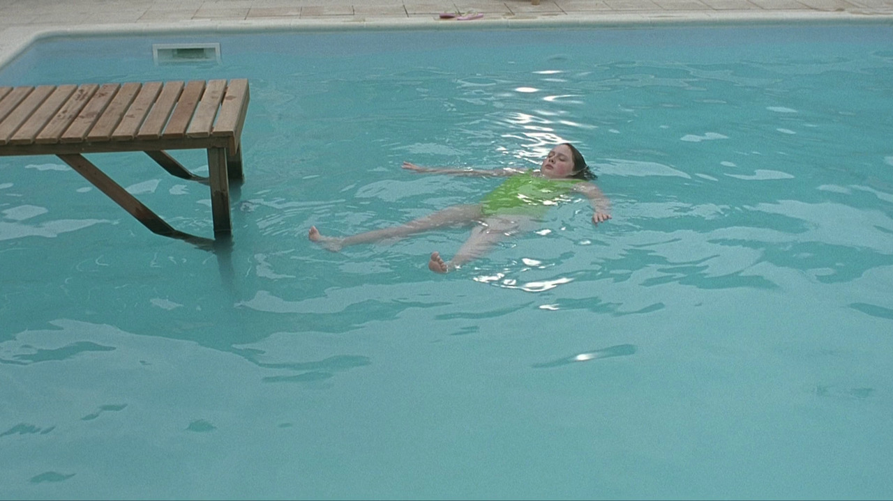 tsaifilms:  Fat Girl (2001)Directed by Catherine Breillat