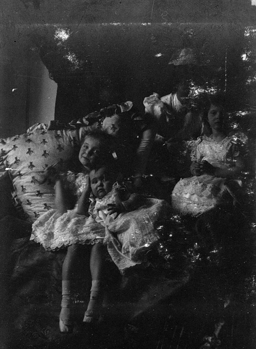 delicateflowers-of-the-past:Grand Duchesses Olga, Tatiana and Maria Nikolaevna of Russia, 1900Origin